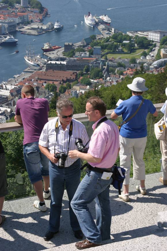 Albert Theuwissen and Edoardo Charbon discuss the merits of CMOS APS vs CCDs